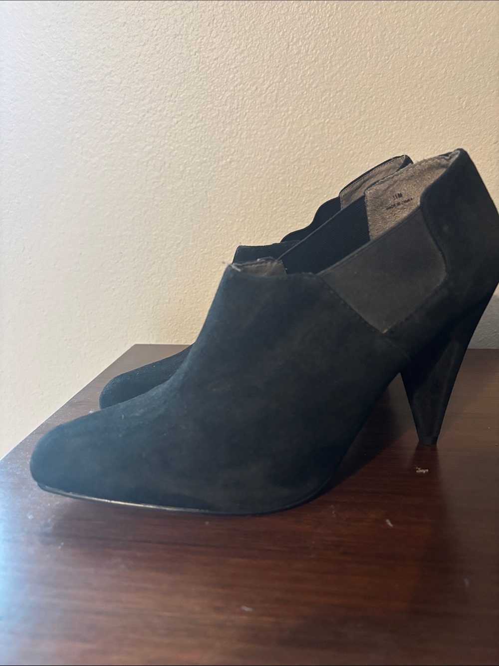 levity Black Suede Pointed-Toe Heeled Ankle Booties 11 Womans